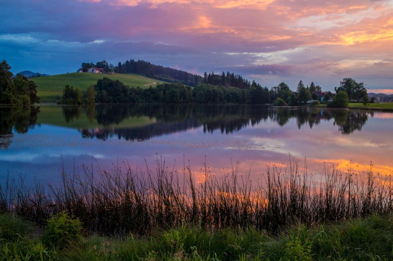 Direkt Am See Mit Bergblick Seeg Exterior photo